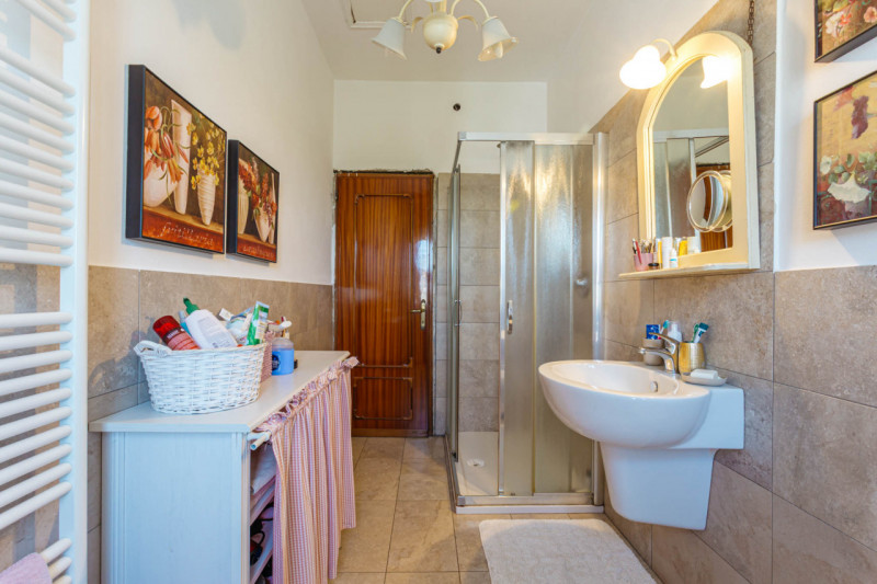 Scopri questa splendida porzione di villa bifamiliare situata nel cuore di Pozzonovo, un comune t...