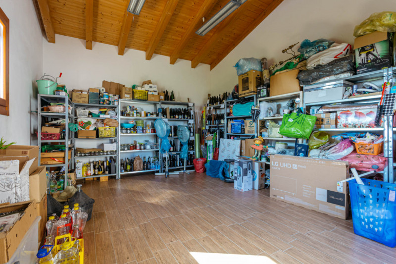 Scopri questa splendida porzione di villa bifamiliare situata nel cuore di Pozzonovo, un comune t...