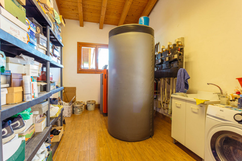 Scopri questa splendida porzione di villa bifamiliare situata nel cuore di Pozzonovo, un comune t...