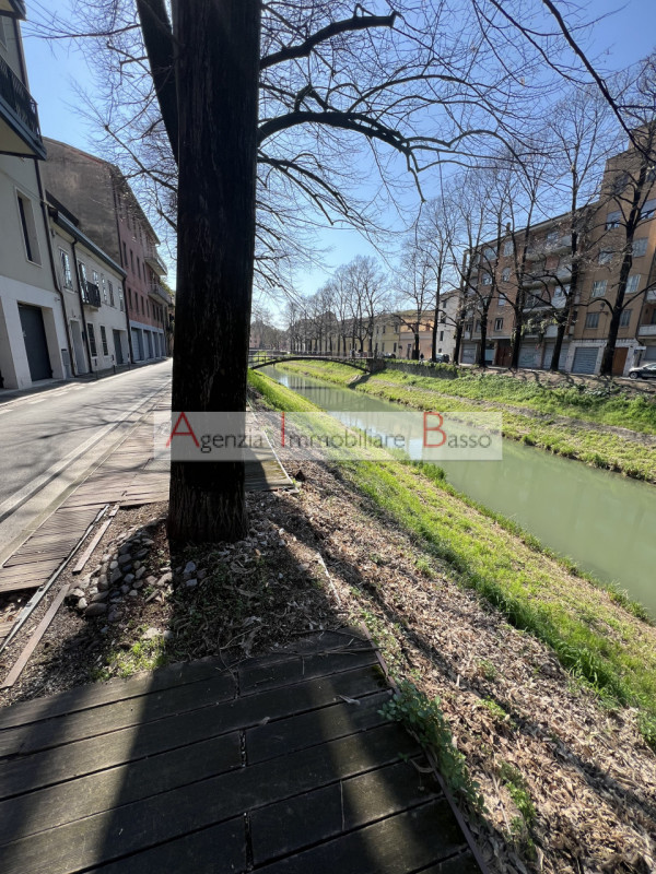 PADOVA – Centro Storico: Agenzia Immobiliare Basso propone in esclusiva intera palazzina edificat...