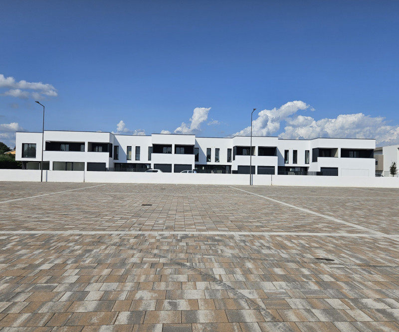Villa a schiera 140 mq calpestabili €. 300.000 zona centrale comoda a tutti i servizi.

A pochi K...