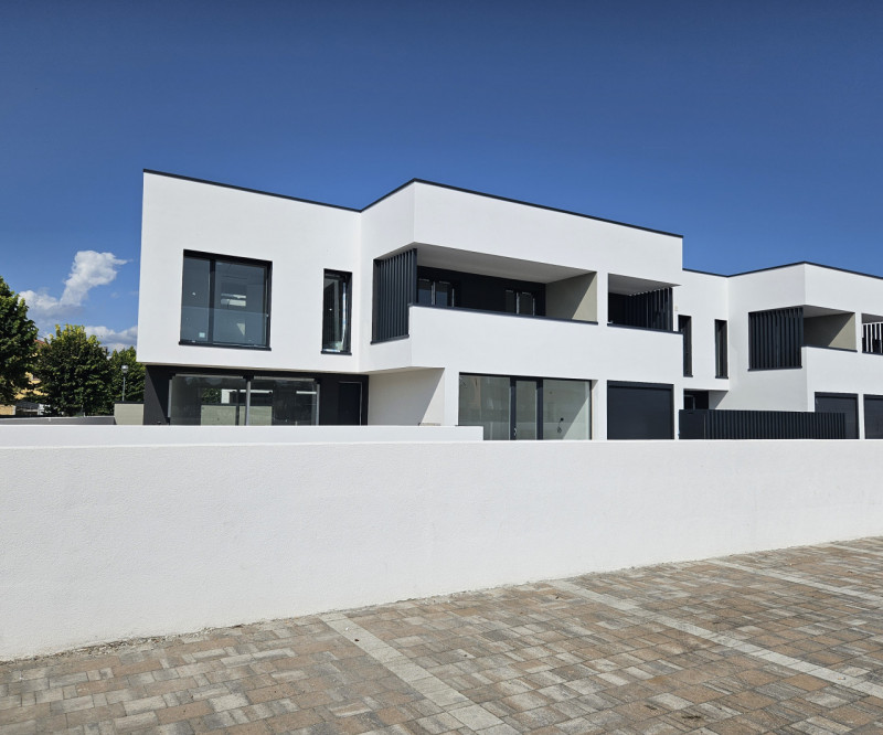 Villa a schiera 140 mq calpestabili €. 300.000 zona centrale comoda a tutti i servizi.

A pochi K...