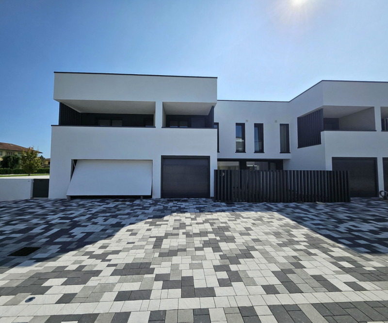 Villa a schiera 140 mq calpestabili €. 300.000 zona centrale comoda a tutti i servizi.

A pochi K...
