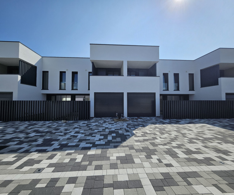 Villa a schiera 140 mq calpestabili €. 300.000 zona centrale comoda a tutti i servizi.

A pochi K...
