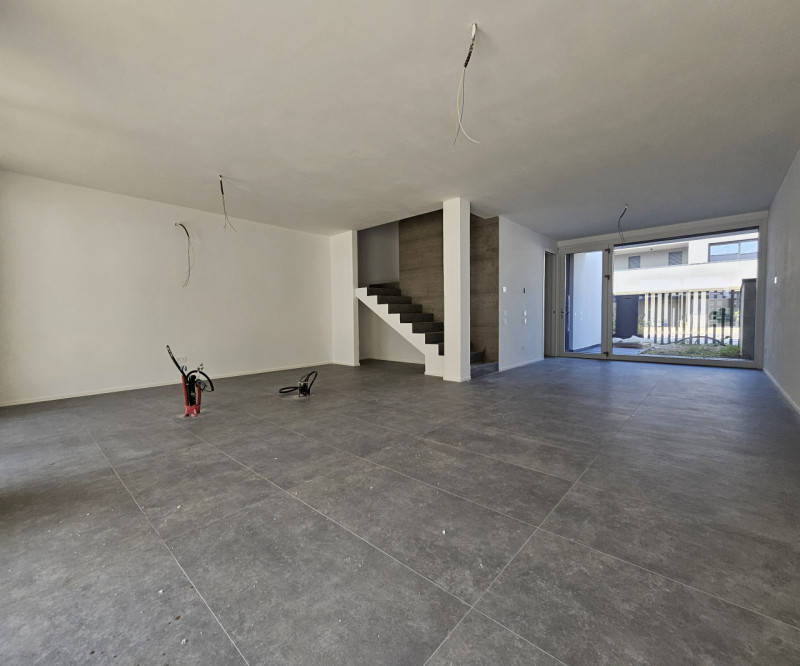 Villa a schiera 140 mq calpestabili €. 300.000 zona centrale comoda a tutti i servizi.

A pochi K...