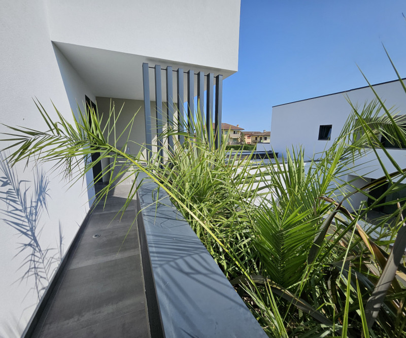 Villa a schiera 140 mq calpestabili €. 300.000 zona centrale comoda a tutti i servizi.

A pochi K...