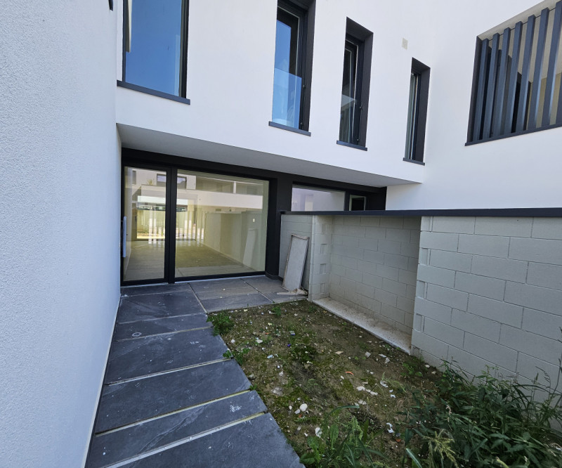 Villa a schiera 140 mq calpestabili €. 300.000 zona centrale comoda a tutti i servizi.

A pochi K...