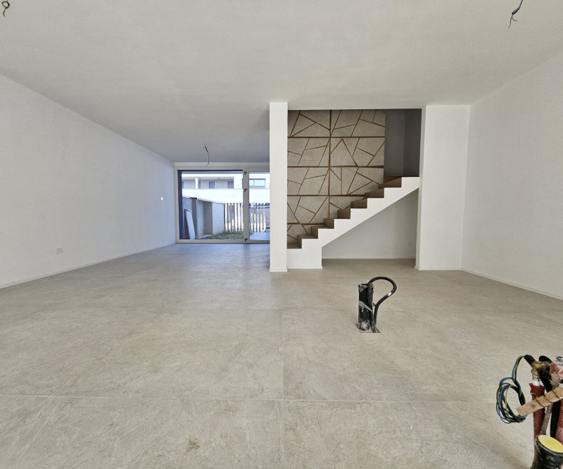 Villa a schiera 140 mq calpestabili €. 300.000 zona centrale comoda a tutti i servizi.

A pochi K...