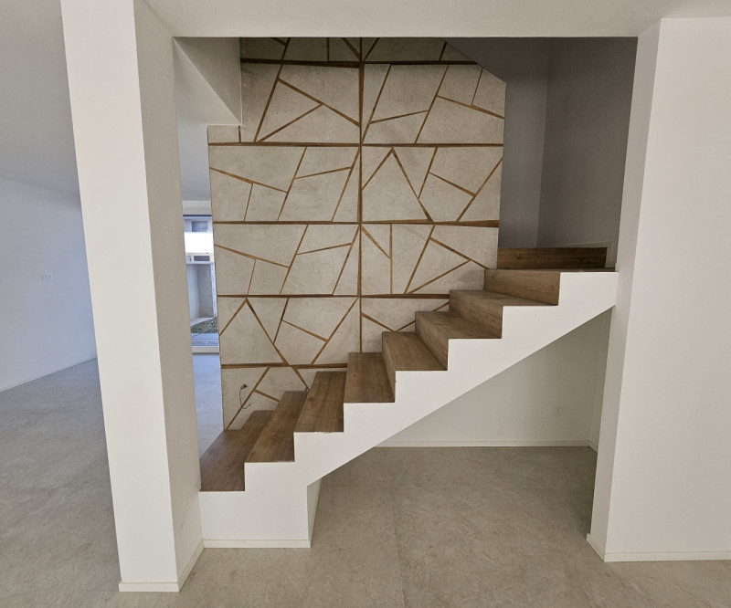 Villa a schiera 140 mq calpestabili €. 300.000 zona centrale comoda a tutti i servizi.

A pochi K...