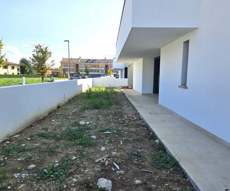 Villa a schiera 140 mq calpestabili €. 300.000 zona centrale comoda a tutti i servizi.

A pochi K...
