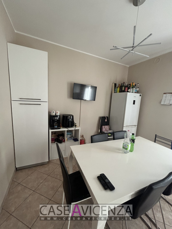 GRISIGNANO DI ZOCCO -C.E.E - APPARTAMENTO CON INGRESSO INDIPENDENTE AL PIANO PRIMO E GIARDINO AL ...