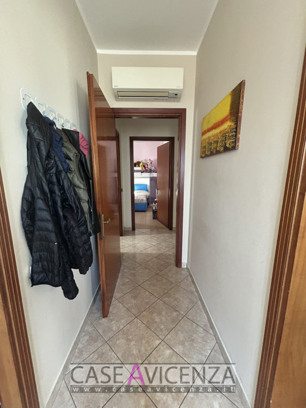 GRISIGNANO DI ZOCCO -C.E.E - APPARTAMENTO CON INGRESSO INDIPENDENTE AL PIANO PRIMO E GIARDINO AL ...