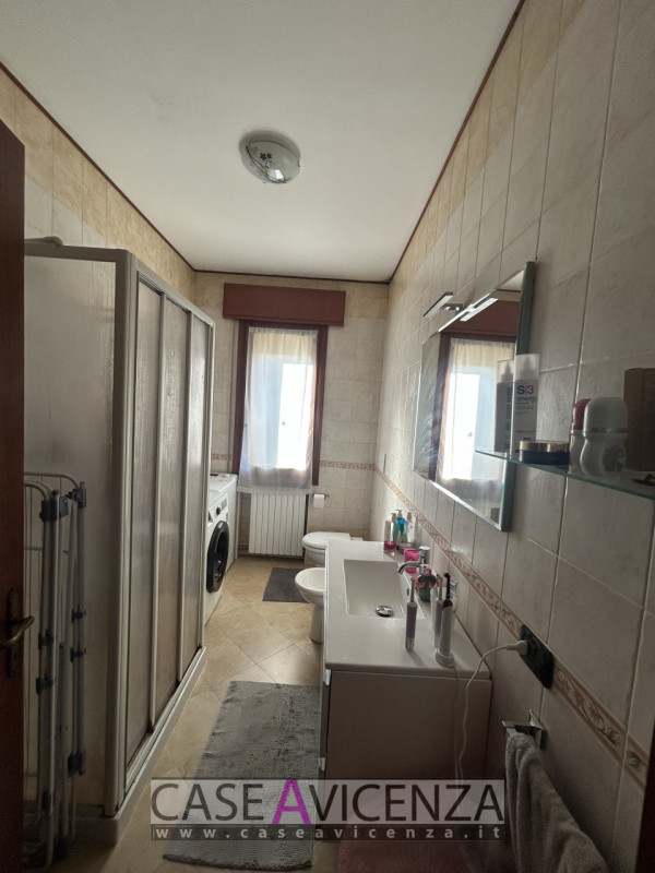 GRISIGNANO DI ZOCCO -C.E.E - APPARTAMENTO CON INGRESSO INDIPENDENTE AL PIANO PRIMO E GIARDINO AL ...