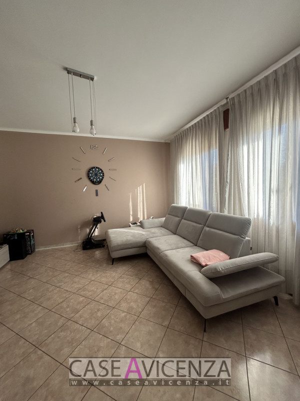 GRISIGNANO DI ZOCCO -C.E.E - APPARTAMENTO CON INGRESSO INDIPENDENTE AL PIANO PRIMO E GIARDINO AL ...