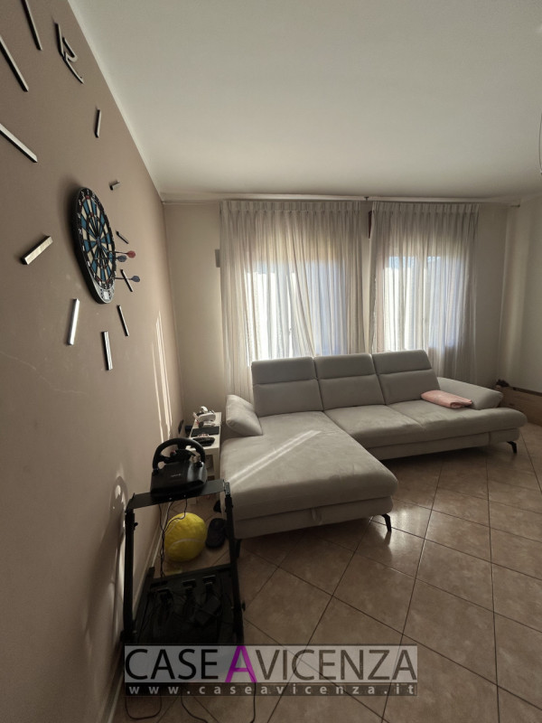GRISIGNANO DI ZOCCO -C.E.E - APPARTAMENTO CON INGRESSO INDIPENDENTE AL PIANO PRIMO E GIARDINO AL ...
