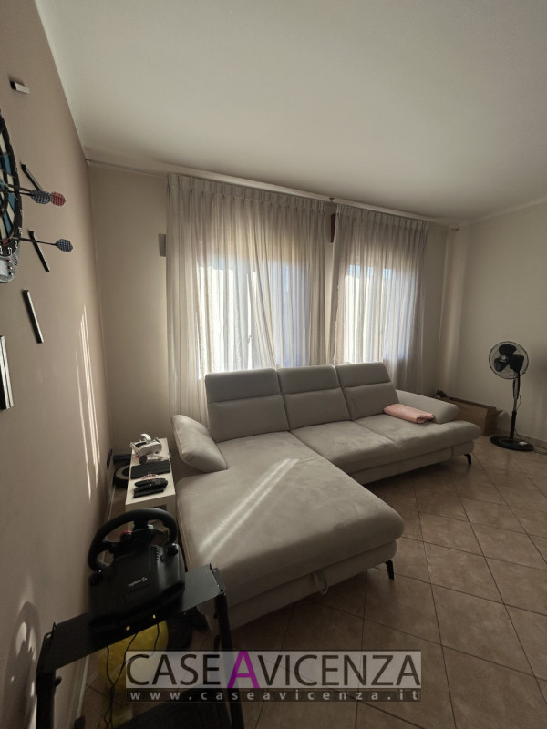 GRISIGNANO DI ZOCCO -C.E.E - APPARTAMENTO CON INGRESSO INDIPENDENTE AL PIANO PRIMO E GIARDINO AL ...