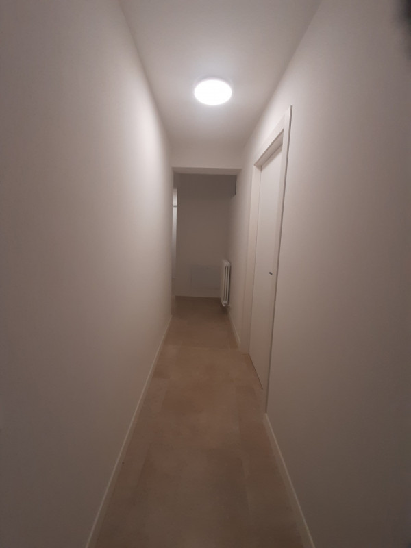 Situata nel pittoresco comune di Creazzo, questa affascinante casa a TERRA/CIELO è un'opportunità...