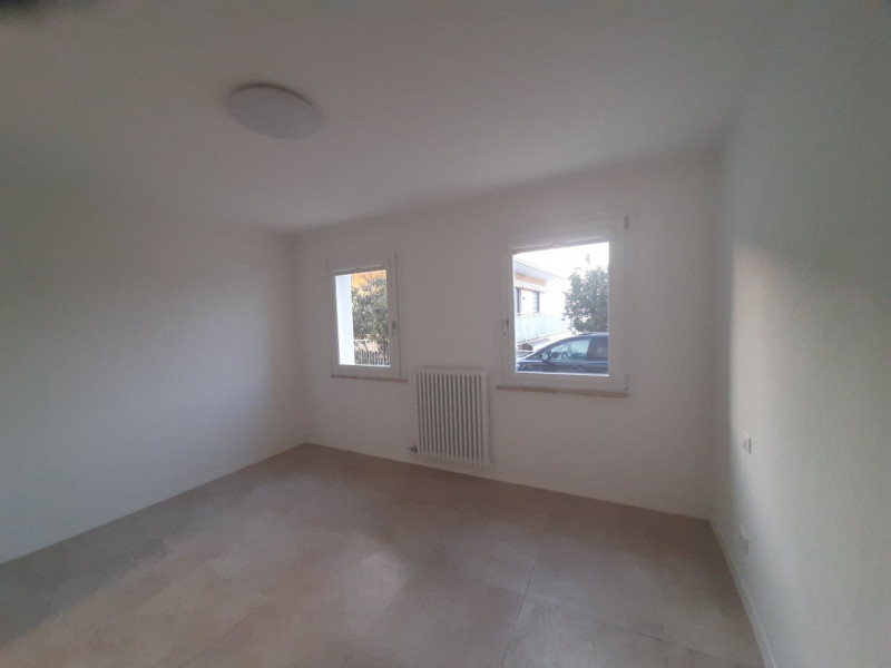 Situata nel pittoresco comune di Creazzo, questa affascinante casa a TERRA/CIELO è un'opportunità...