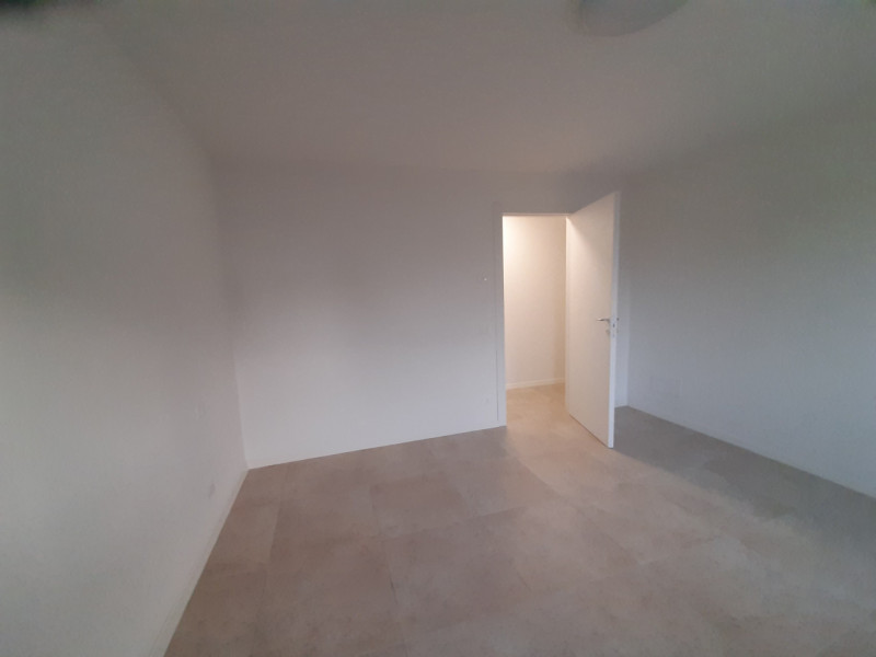 Situata nel pittoresco comune di Creazzo, questa affascinante casa a TERRA/CIELO è un'opportunità...