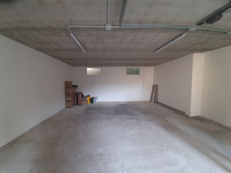 Situata nel pittoresco comune di Creazzo, questa affascinante casa a TERRA/CIELO è un'opportunità...