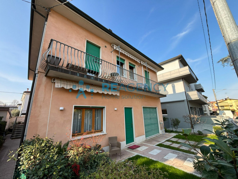 Stai cercando un appartamento TRICAMERE indipendente in BIFAMILIARE con GIARDINO a pochi passi da...