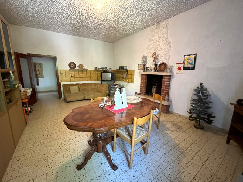 CAMPIGLIA DEI BERICI: Ampia casa padronale, sviluppata su tre livelli, situata nel cuore della ca...