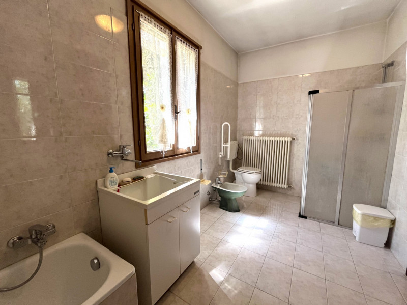 CAMPIGLIA DEI BERICI: Ampia casa padronale, sviluppata su tre livelli, situata nel cuore della ca...