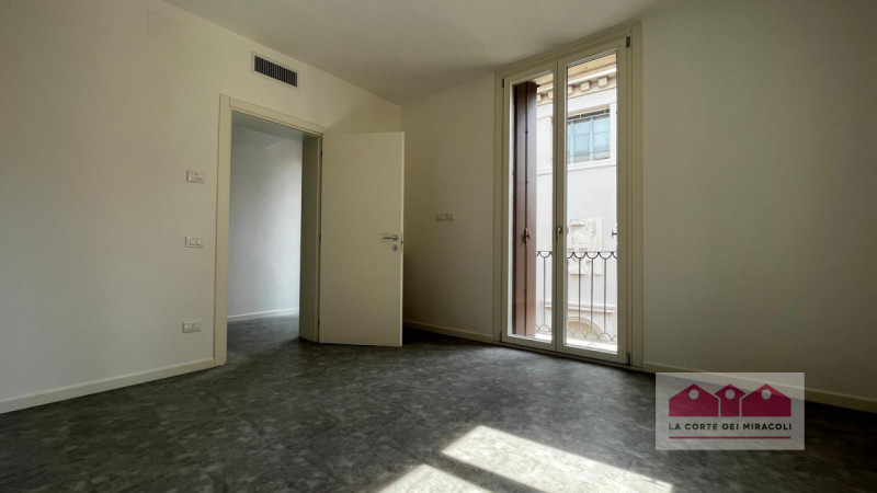 CONTRA' PORTI: BICAMERE POSTO AL TERZO PIANO CON ASCENSORE E COMPOSTO DA SOGGIORNO CON ANGOLO COT...