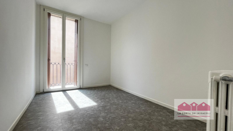 CONTRA' PORTI: BICAMERE POSTO AL TERZO PIANO CON ASCENSORE E COMPOSTO DA SOGGIORNO CON ANGOLO COT...