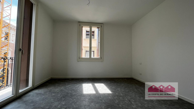 CONTRA' PORTI: BICAMERE POSTO AL TERZO PIANO CON ASCENSORE E COMPOSTO DA SOGGIORNO CON ANGOLO COT...