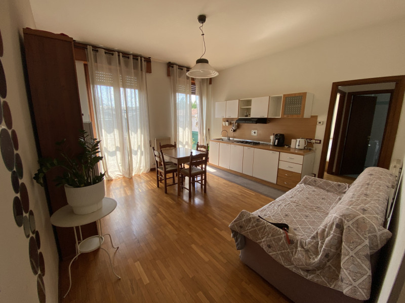 Luminoso Mini Appartamento con Terrazzo – Zona San Felice, Vicenza
Disponibile in affitto un acco...
