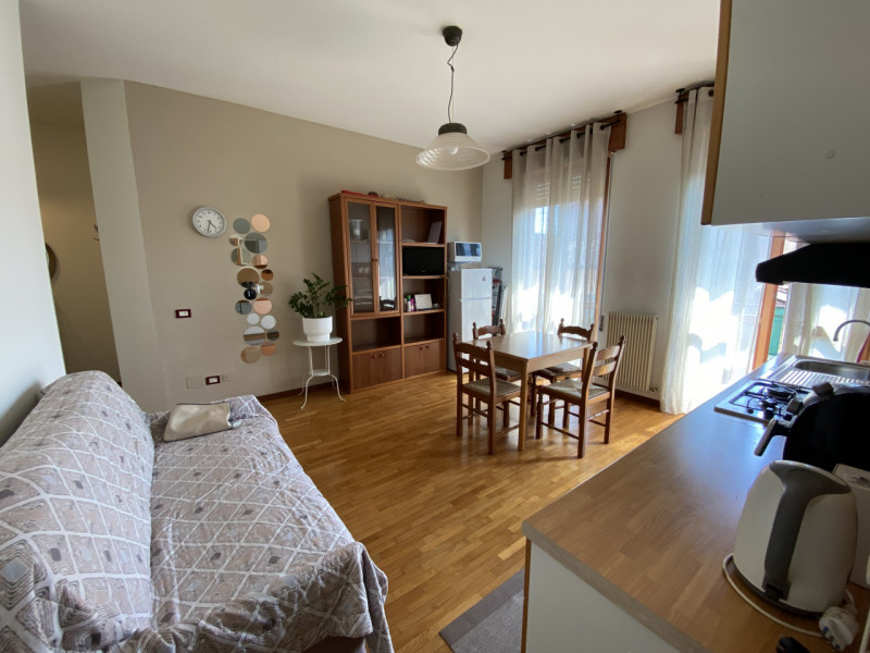 Luminoso Mini Appartamento con Terrazzo – Zona San Felice, Vicenza
Disponibile in affitto un acco...