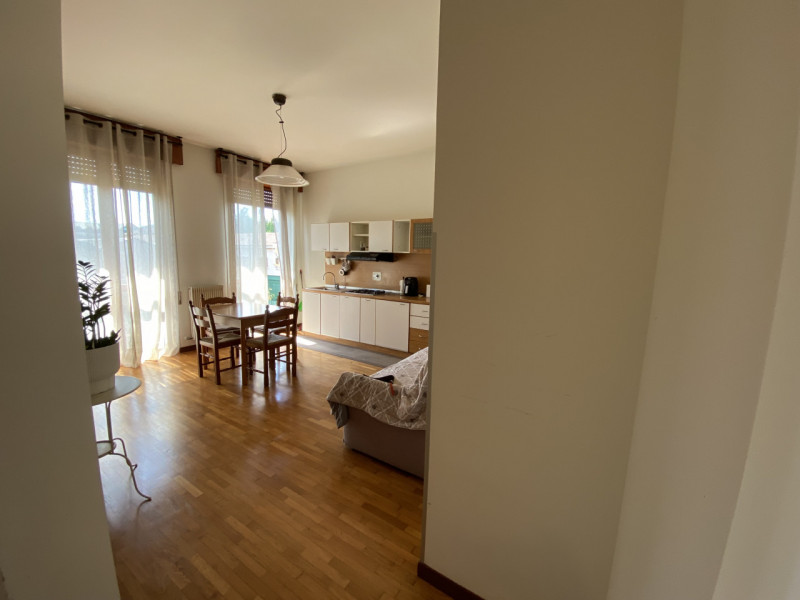Luminoso Mini Appartamento con Terrazzo – Zona San Felice, Vicenza
Disponibile in affitto un acco...