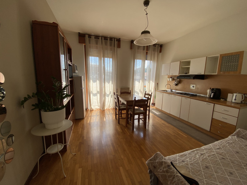 Luminoso Mini Appartamento con Terrazzo – Zona San Felice, Vicenza
Disponibile in affitto un acco...