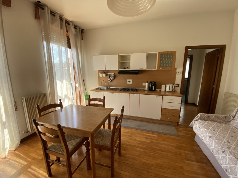 Luminoso Mini Appartamento con Terrazzo – Zona San Felice, Vicenza
Disponibile in affitto un acco...