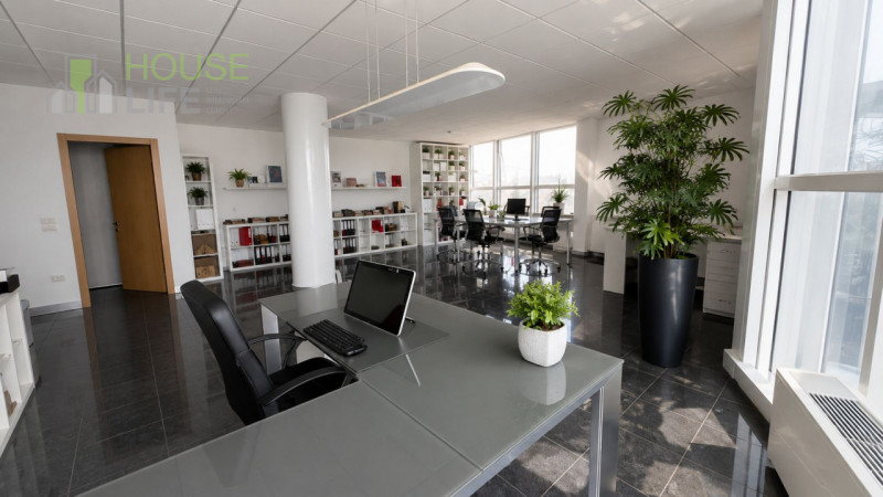 SCHIO – ZONA INDUSTRIALE/DIREZIONALE: proponiamo in locazione un elegante ufficio/studio open spa...