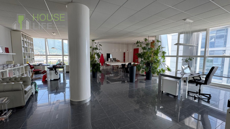 SCHIO – ZONA INDUSTRIALE/DIREZIONALE: proponiamo in locazione un elegante ufficio/studio open spa...