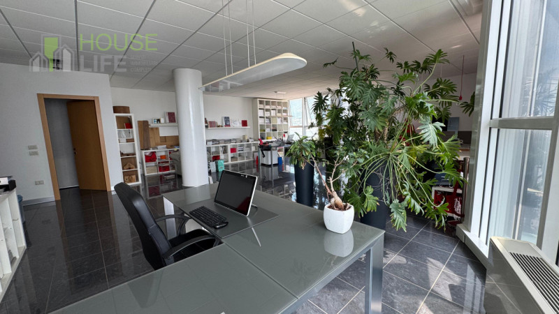 SCHIO – ZONA INDUSTRIALE/DIREZIONALE: proponiamo in locazione un elegante ufficio/studio open spa...