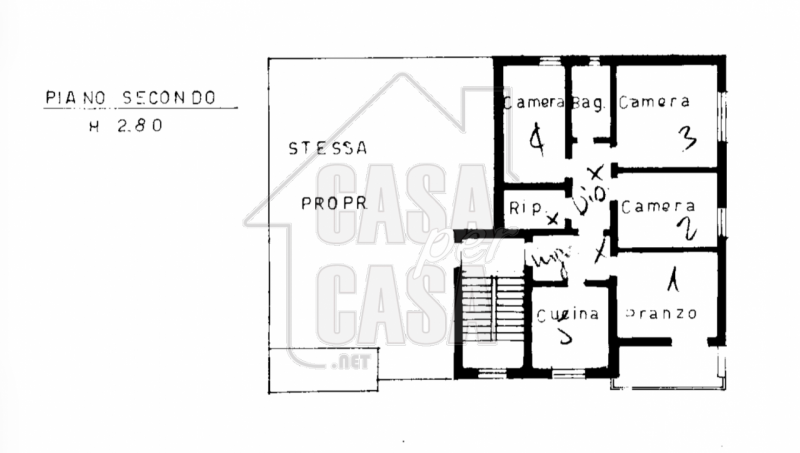Scopri questo incantevole appartamento quadrilocale situato al secondo piano di un condominio tra...