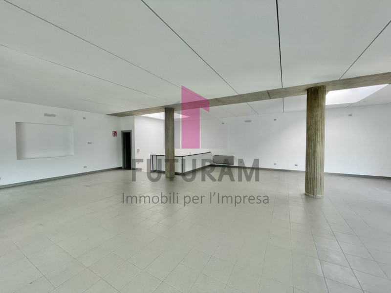 BRENDOLA - 56 FIL- Per info 0444/310220

 Su strada di forte passaggio proponiamo in AFFITTO nego...