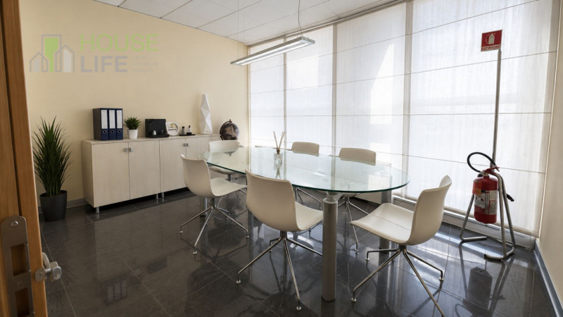 SCHIO – ZONA INDUSTRIALE/DIREZIONALE: proponiamo in locazione un elegante ufficio/studio completa...