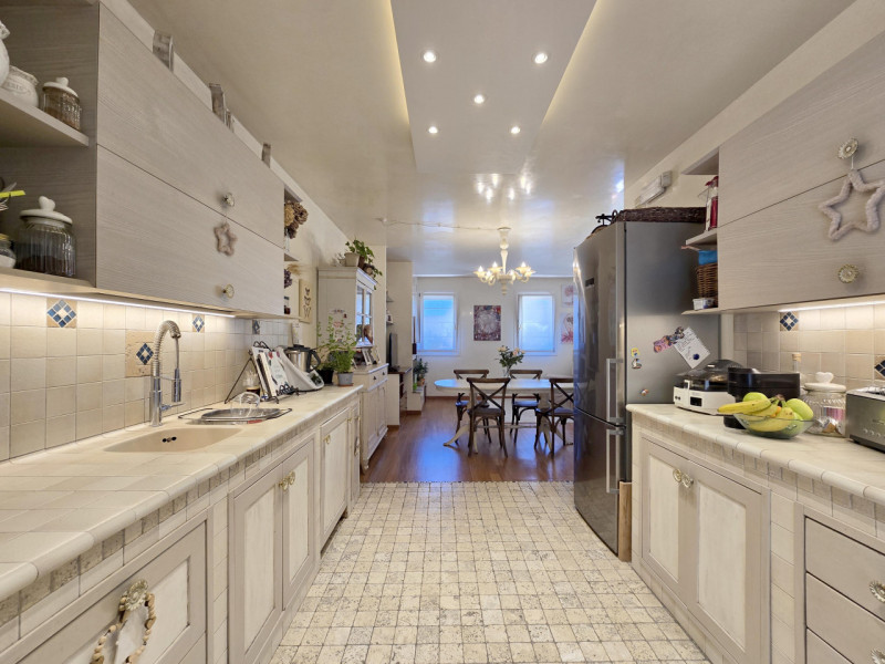 CARBONERA frazione Pezzan vendesi in complesso residenziale ampia villa a schiera di testa di 180...