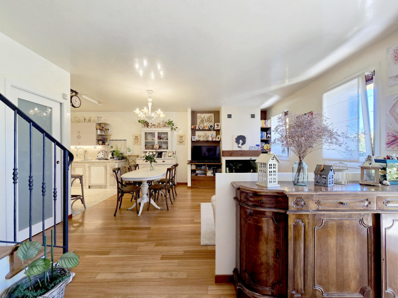 CARBONERA frazione Pezzan vendesi in complesso residenziale ampia villa a schiera di testa di 180...