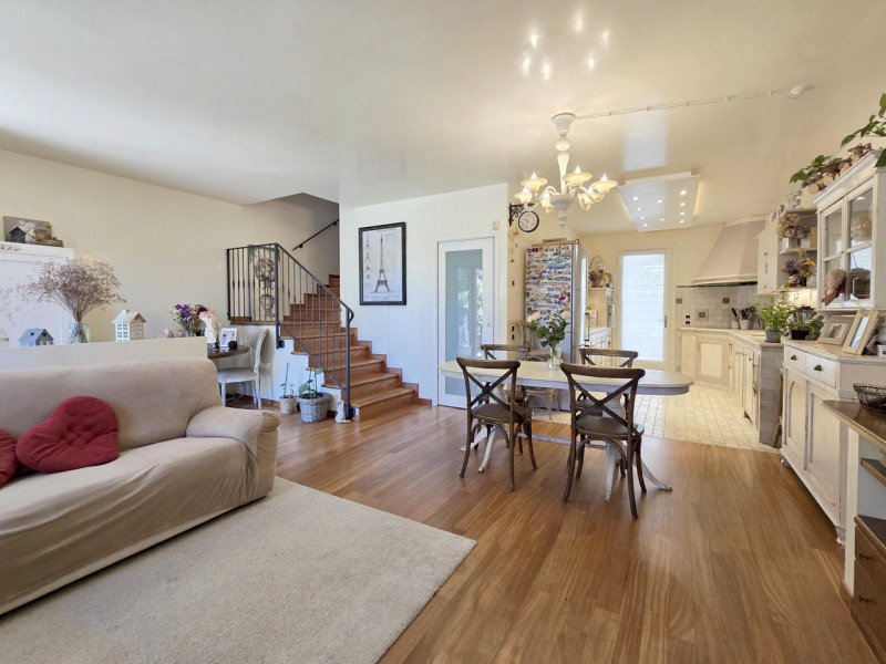 CARBONERA frazione Pezzan vendesi in complesso residenziale ampia villa a schiera di testa di 180...