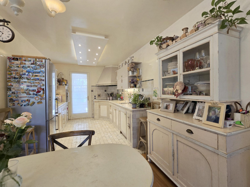 CARBONERA frazione Pezzan vendesi in complesso residenziale ampia villa a schiera di testa di 180...