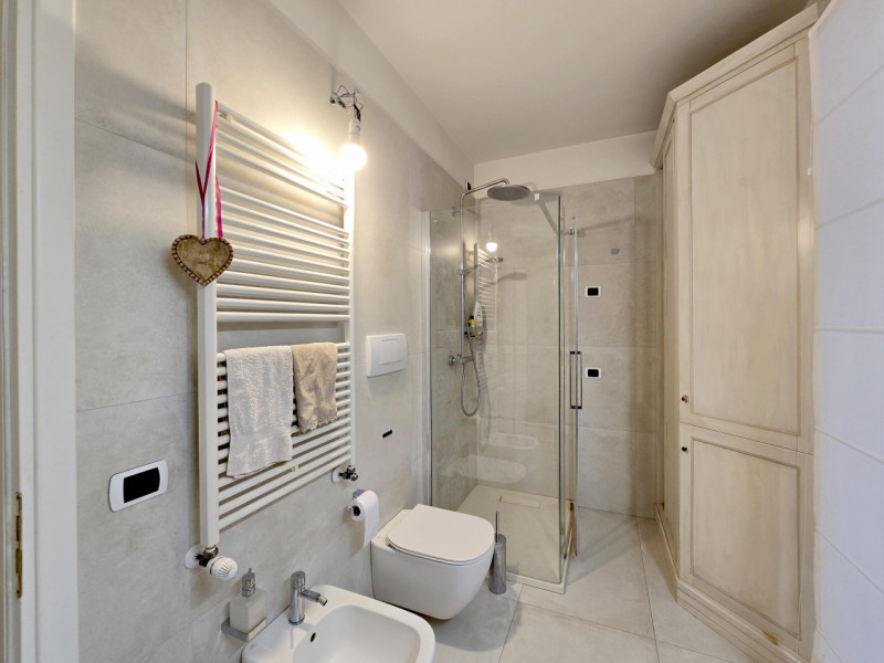 CARBONERA frazione Pezzan vendesi in complesso residenziale ampia villa a schiera di testa di 180...
