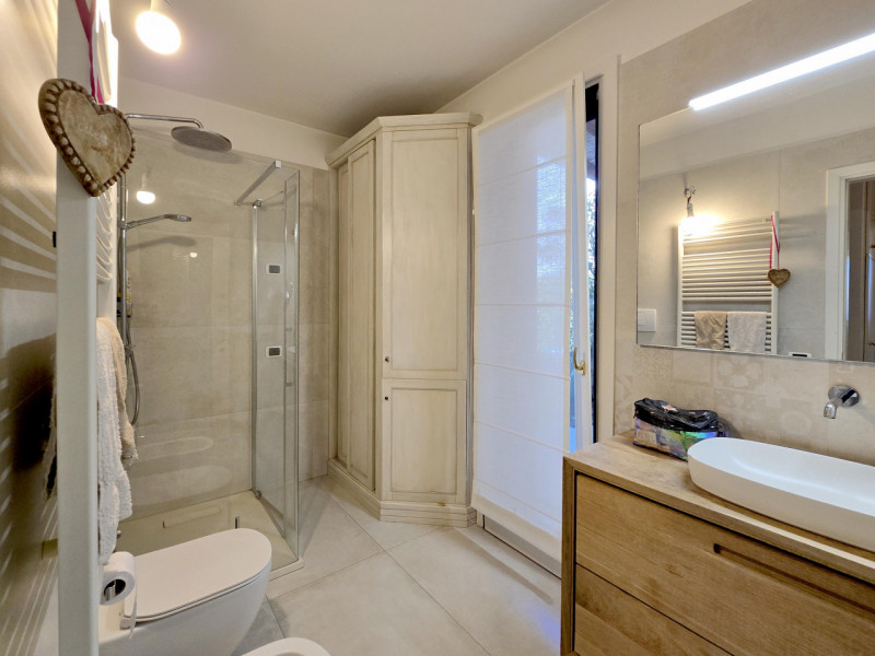CARBONERA frazione Pezzan vendesi in complesso residenziale ampia villa a schiera di testa di 180...