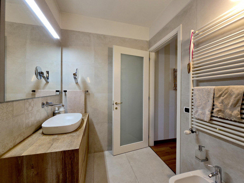 CARBONERA frazione Pezzan vendesi in complesso residenziale ampia villa a schiera di testa di 180...