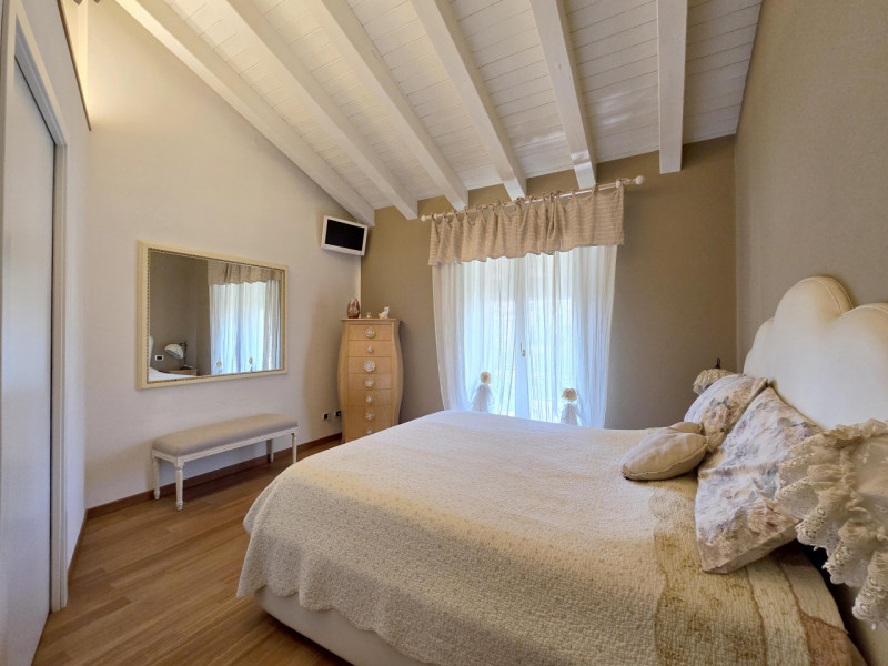 CARBONERA frazione Pezzan vendesi in complesso residenziale ampia villa a schiera di testa di 180...