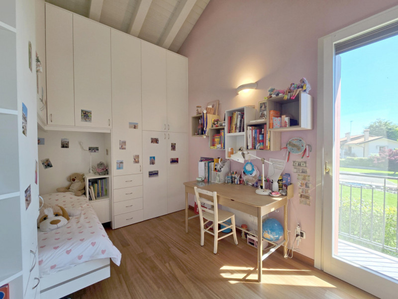 CARBONERA frazione Pezzan vendesi in complesso residenziale ampia villa a schiera di testa di 180...